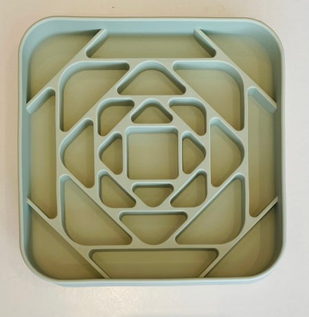 Geometric Slow Feeder (Pale Olive)