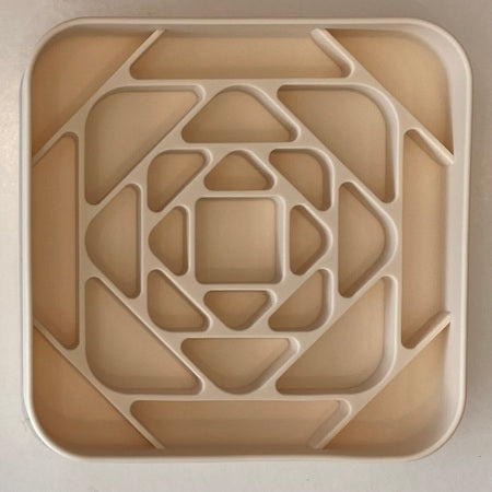 Geometric Slow Feeder (Sand)