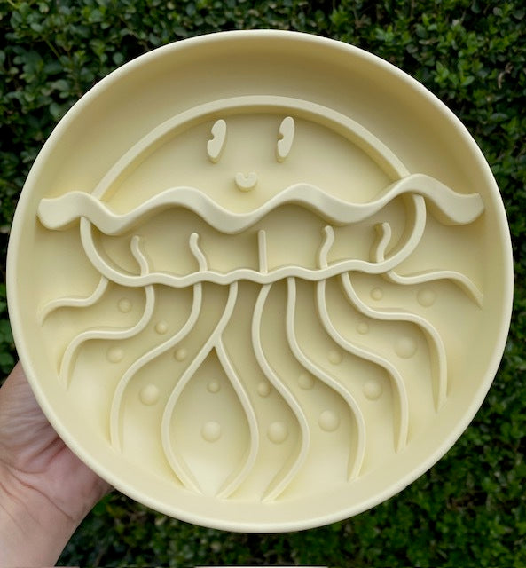 Soothing Seas Jellyfish Slow Feeder (Sand)
